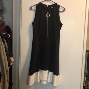 DKNY // Size Small // Black and White
